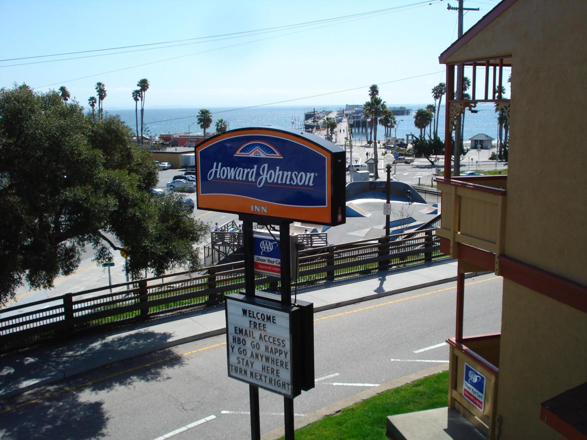 Howard Johnson by Wyndham Santa Cruz Beach Boardwalk Exterior foto